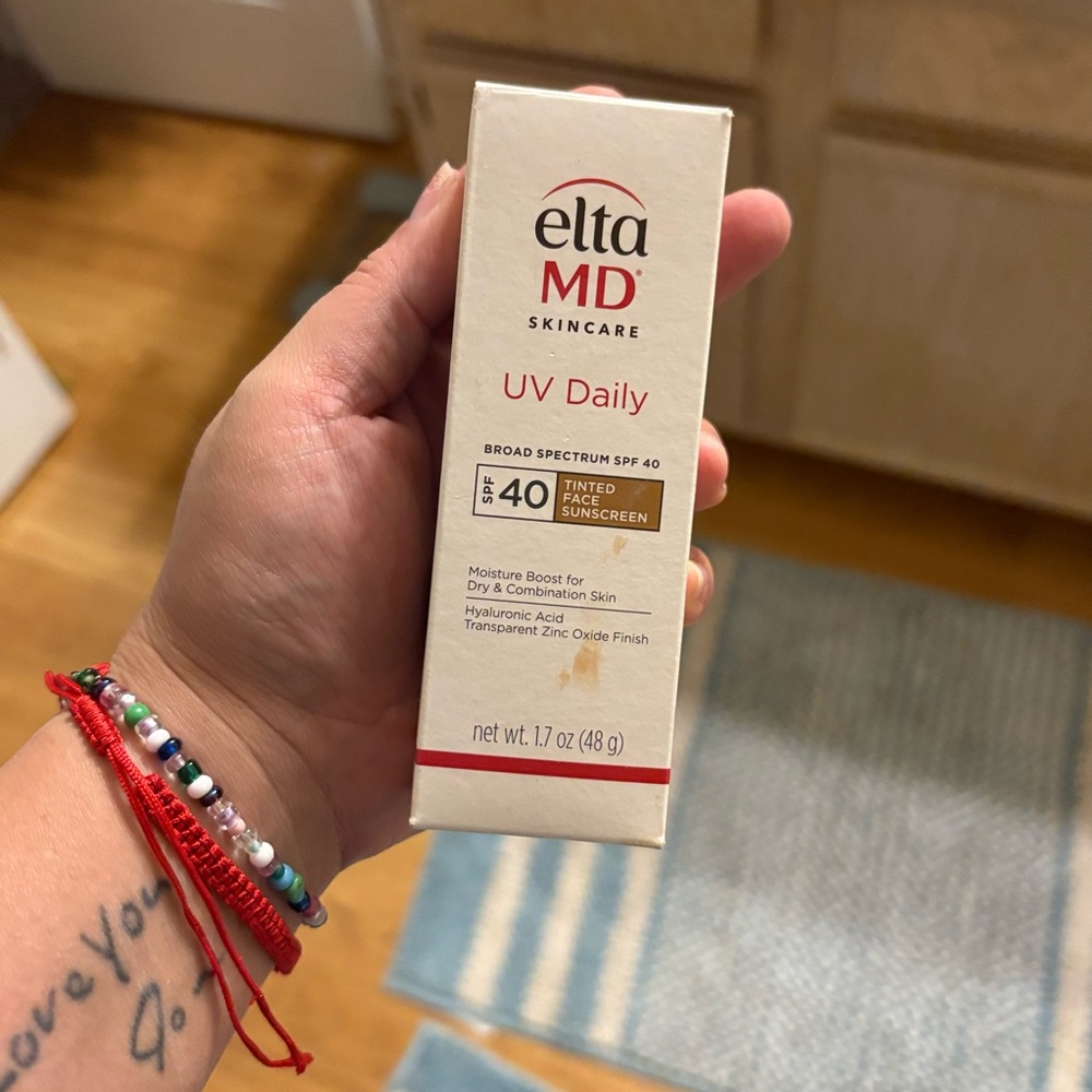 EltaMD UV Daily Tinted Sunscreen SPF 40 - Cream and Red Packaging